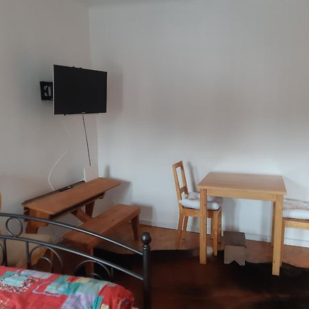Ales Ursula Sokolowski Zerf Buitenkant foto